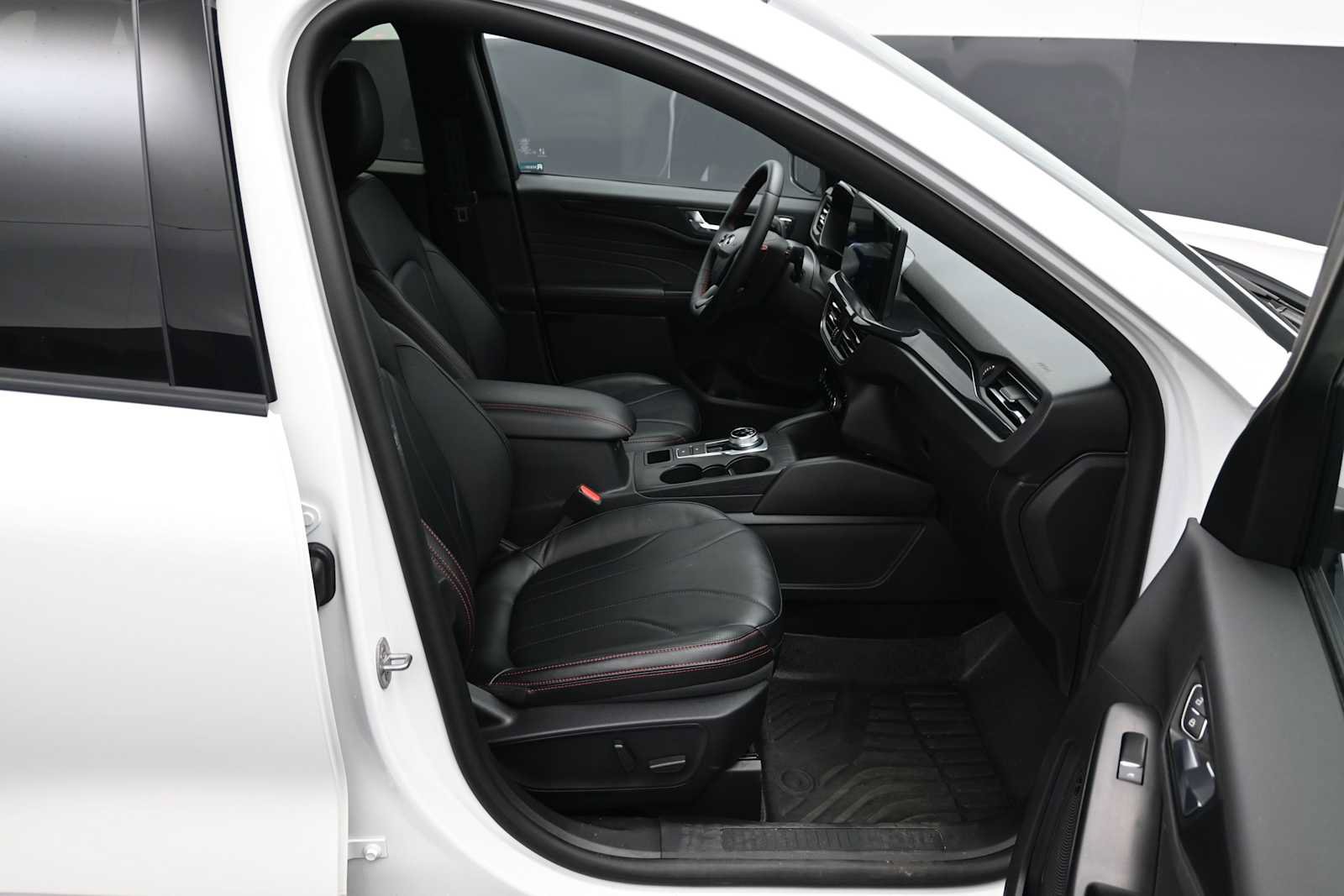Certified 2025 Ford Escape ST-Line Elite w/ Premium Technology Package AWD/4WD image 14