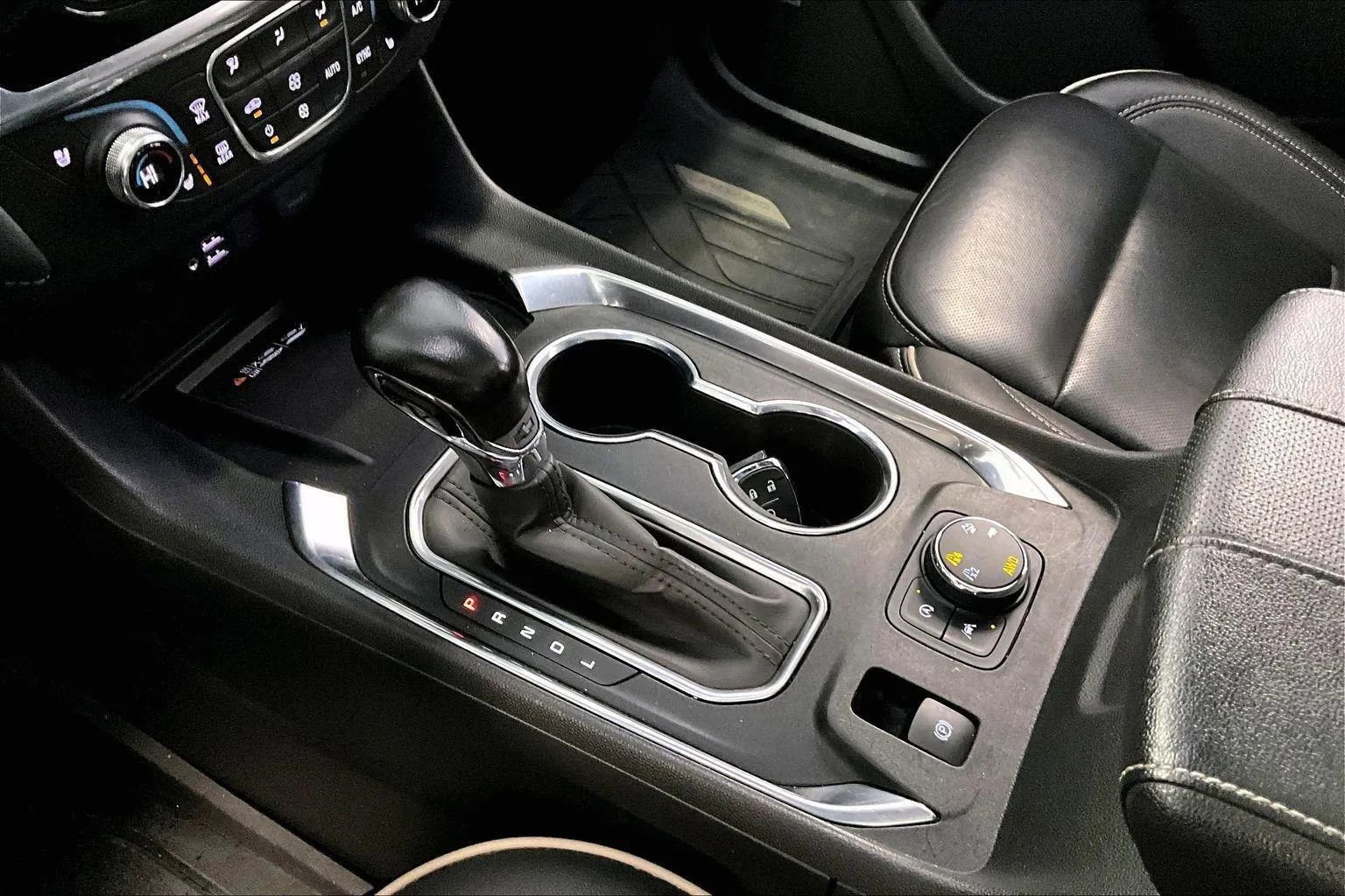 Used 2022 Chevrolet Traverse Premier w/ Redline Edition image 16