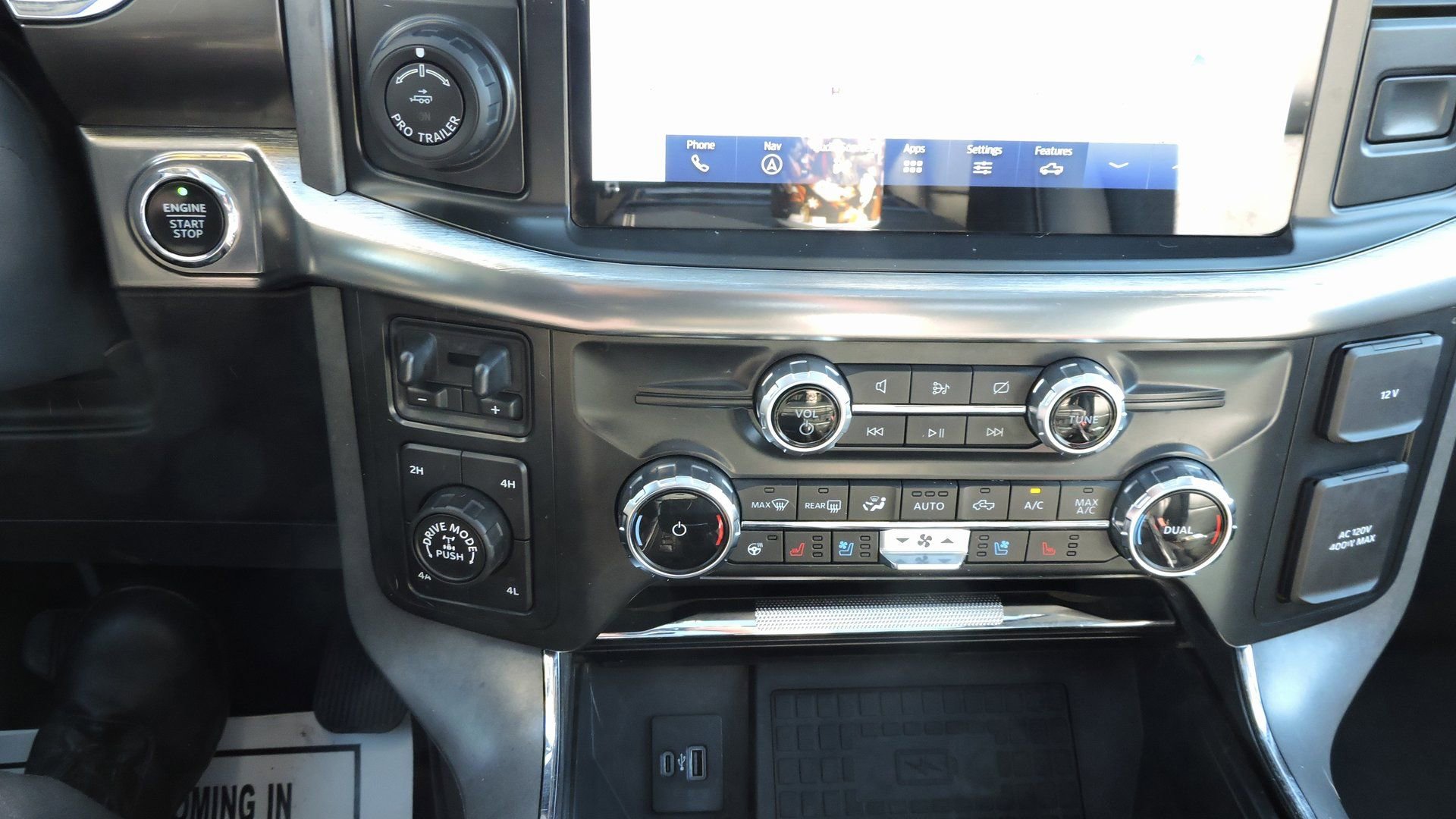 Certified 2022 Ford F150 Lariat w/ Equipment Group 502A High image 29