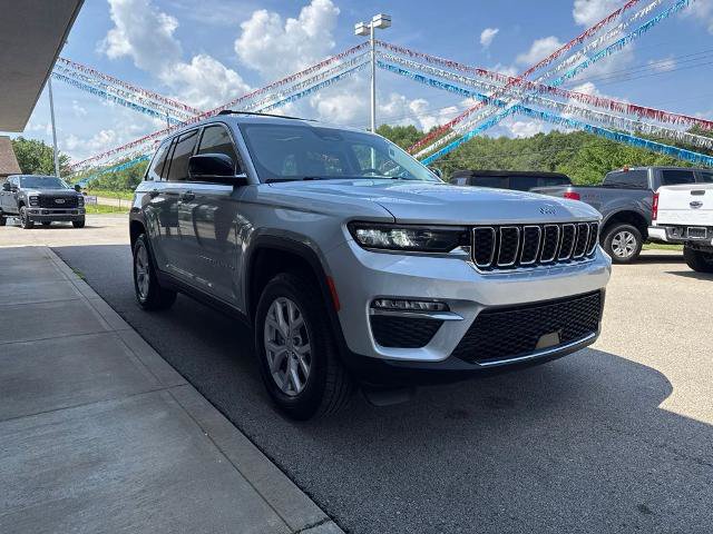 Used 2022 Jeep Grand Cherokee Limited AWD/4WD image 2