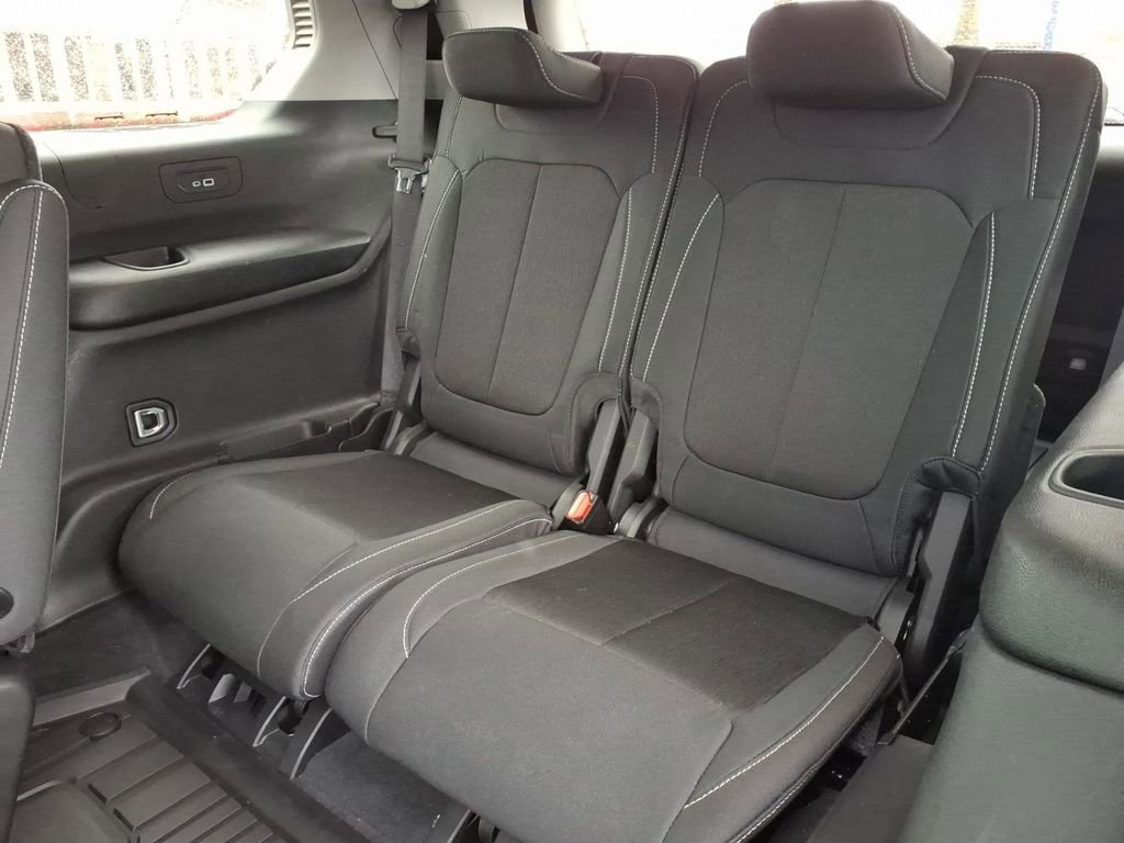 Used 2023 Jeep Grand Cherokee L Laredo w/ Luxury Tech Group I AWD/4WD image 11
