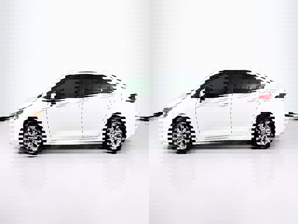 Used 2023 Toyota Corolla LE w/ LE Convenience Package image 2