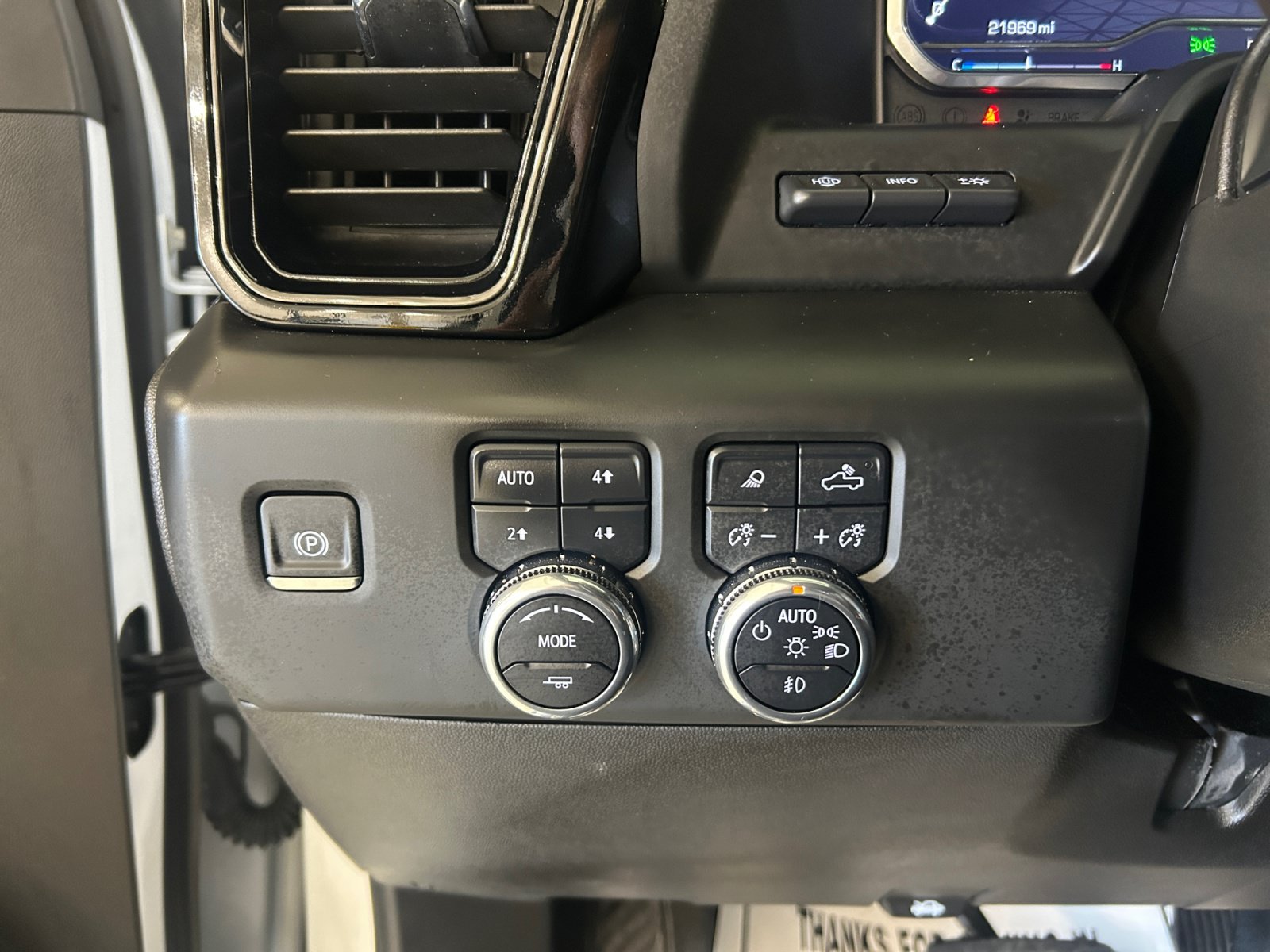 Used 2025 GMC Sierra 2500 AT4 w/ AT4 Premium Plus Package AWD/4WD image 18