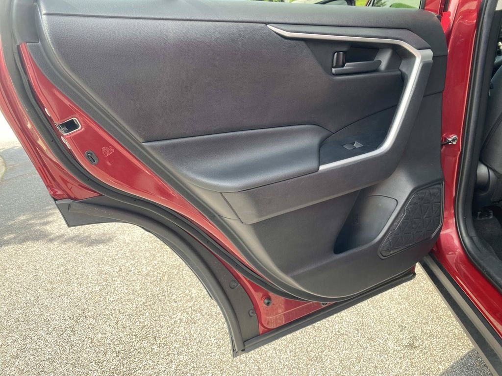Used 2021 Toyota RAV4 LE FWD image 13