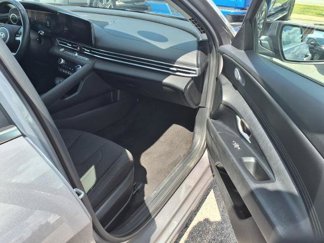Used 2025 Hyundai Elantra SEL FWD image 26