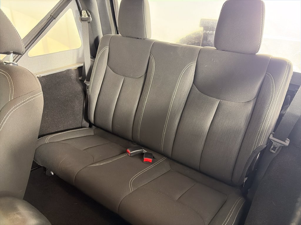 Used 2018 Jeep Wrangler Rubicon AWD/4WD image 12