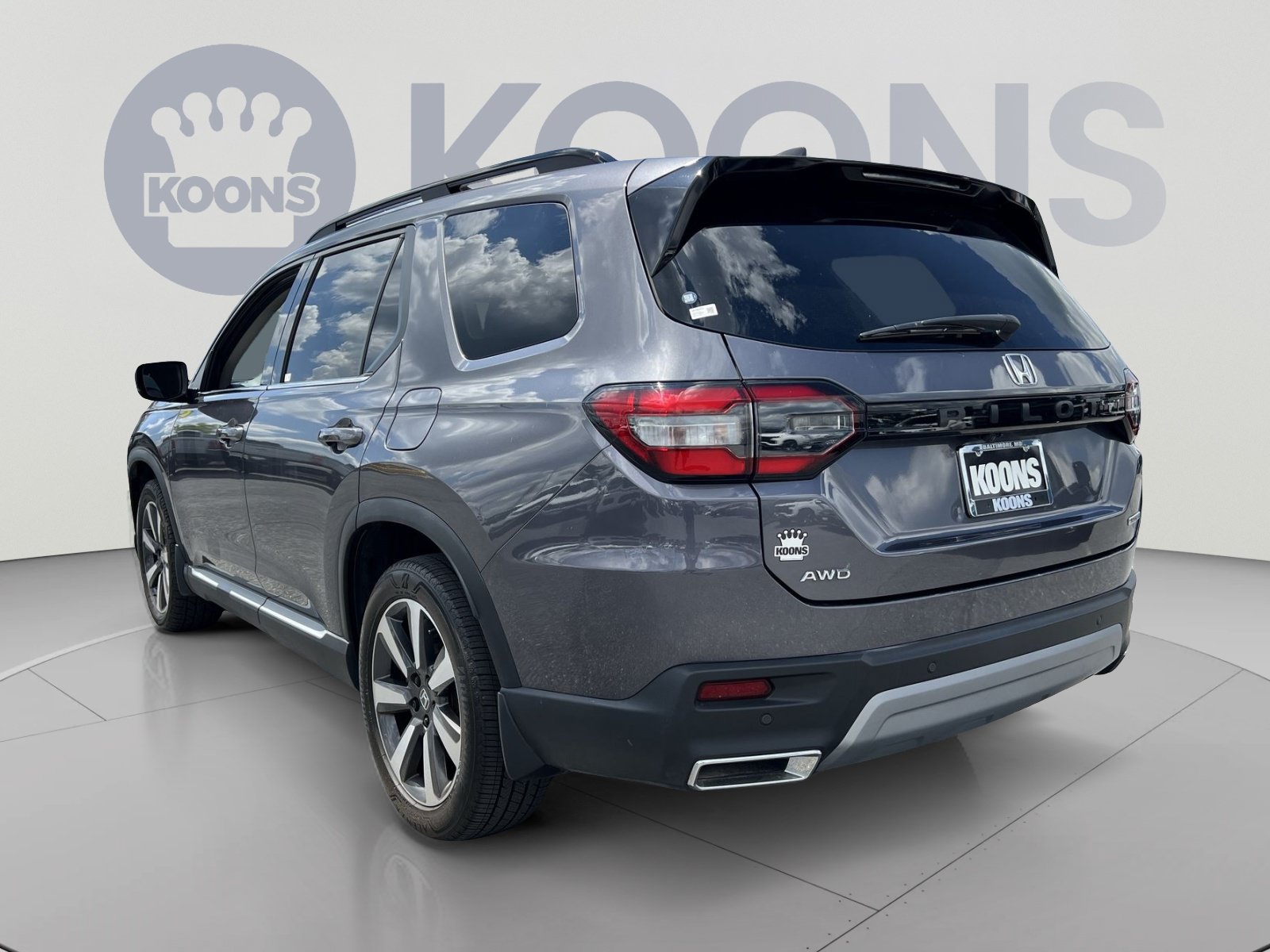 Used 2025 Honda Pilot Touring image 4