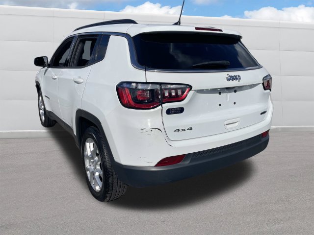 Used 2023 Jeep Compass Latitude w/ Sun and Sound Group AWD/4WD image 3