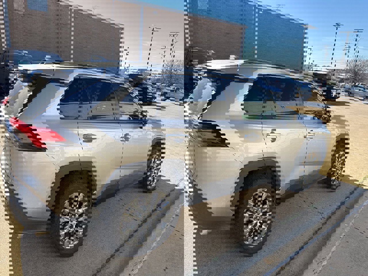 Used 2021 Toyota RAV4 XLE Premium image 4