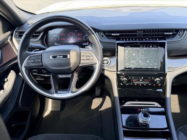 Used 2022 Jeep Grand Cherokee Altitude AWD/4WD image 12