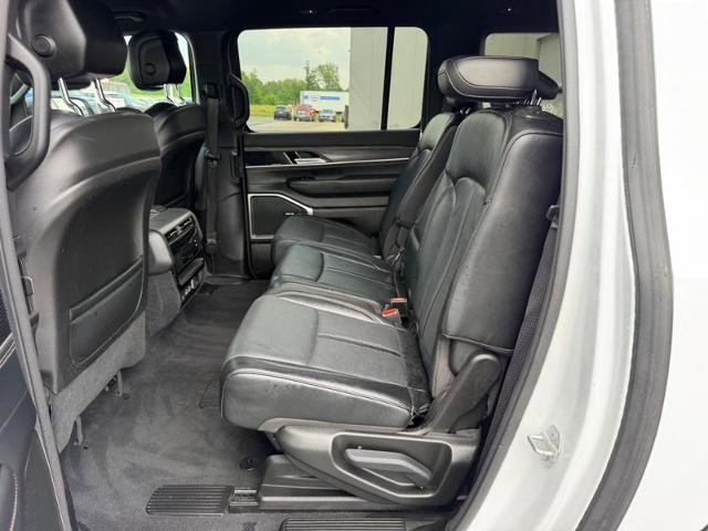 Used 2024 Jeep Wagoneer L Series II w/ Flexible Seating Group AWD/4WD image 11
