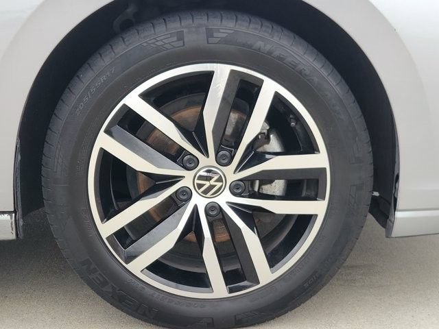 Used 2025 Volkswagen Jetta SE FWD image 10