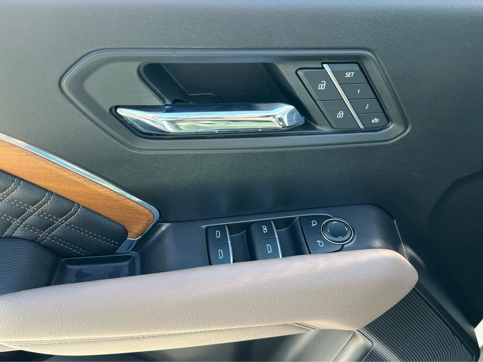 Used 2023 GMC Canyon Denali image 31