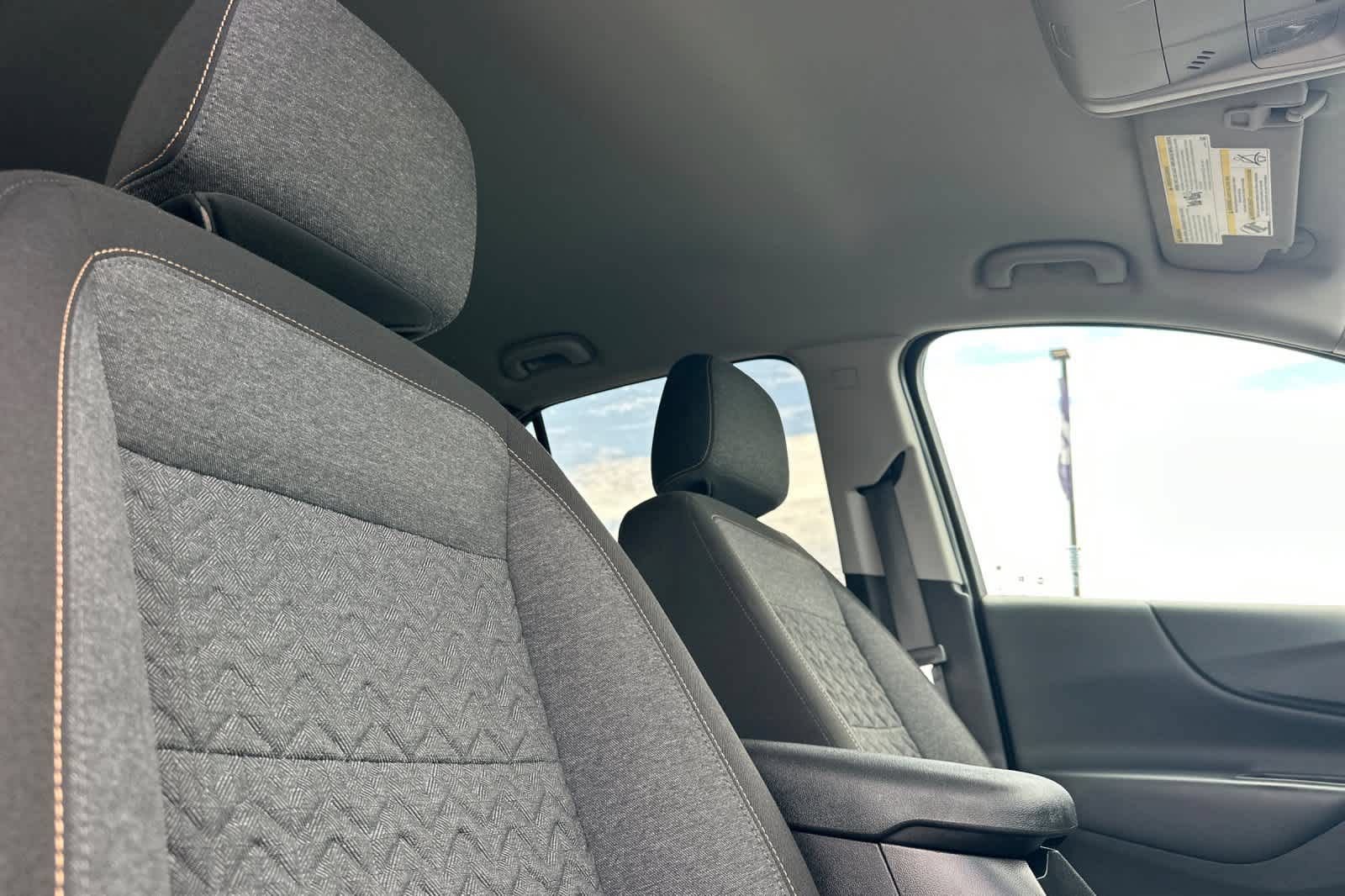 Used 2022 Chevrolet Equinox LT w/ LPO, Floor Liner Package AWD/4WD image 17