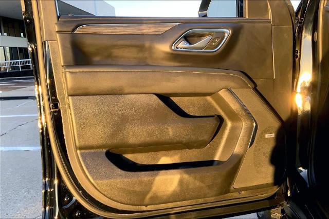 Used 2023 GMC Yukon XL SLT w/ SLT Premium Package image 21