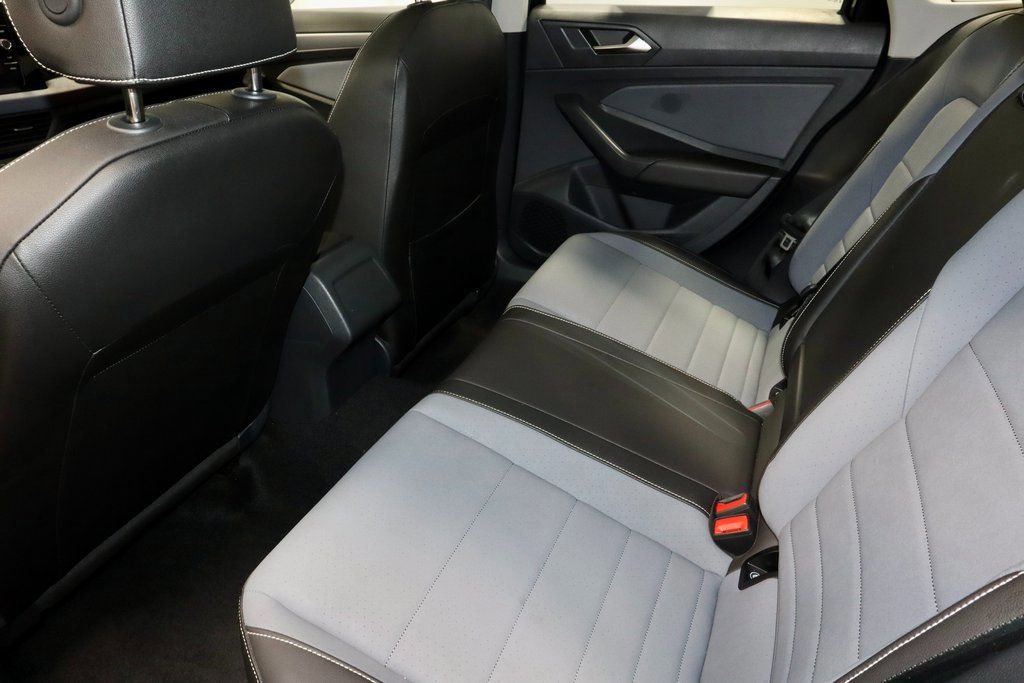 Used 2025 Volkswagen Jetta SE image 21