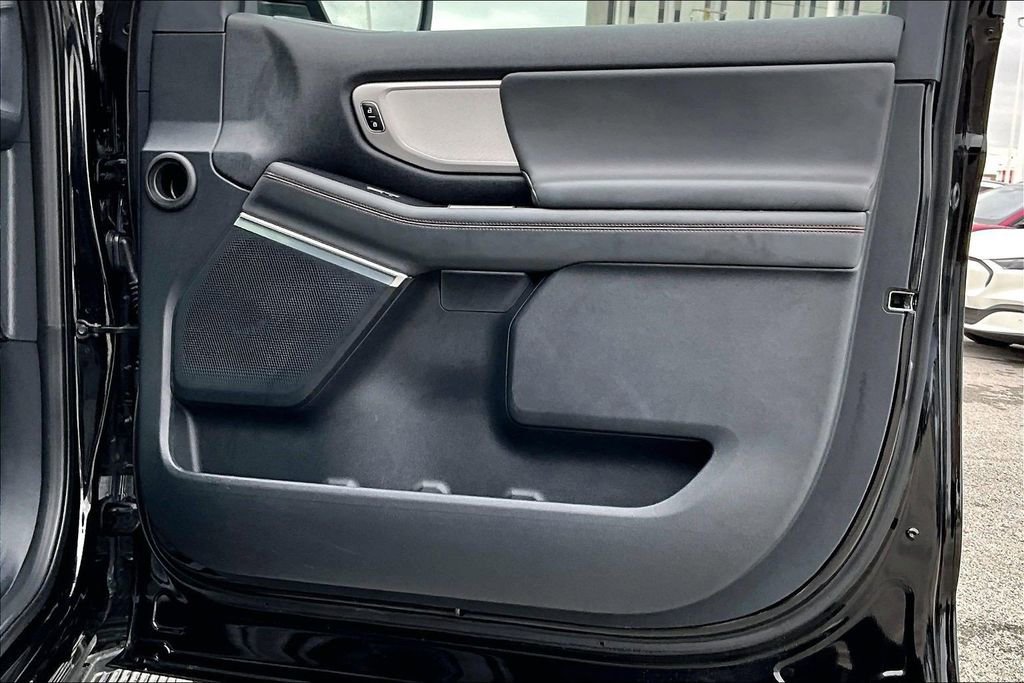 Certified 2025 Ford Expedition Active AWD/4WD image 23