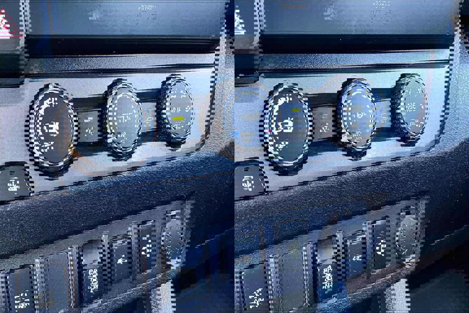 Used 2020 Toyota Tacoma TRD Off-Road AWD/4WD image 31