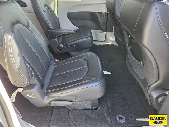 Used 2024 Chrysler Pacifica Touring-L FWD image 16
