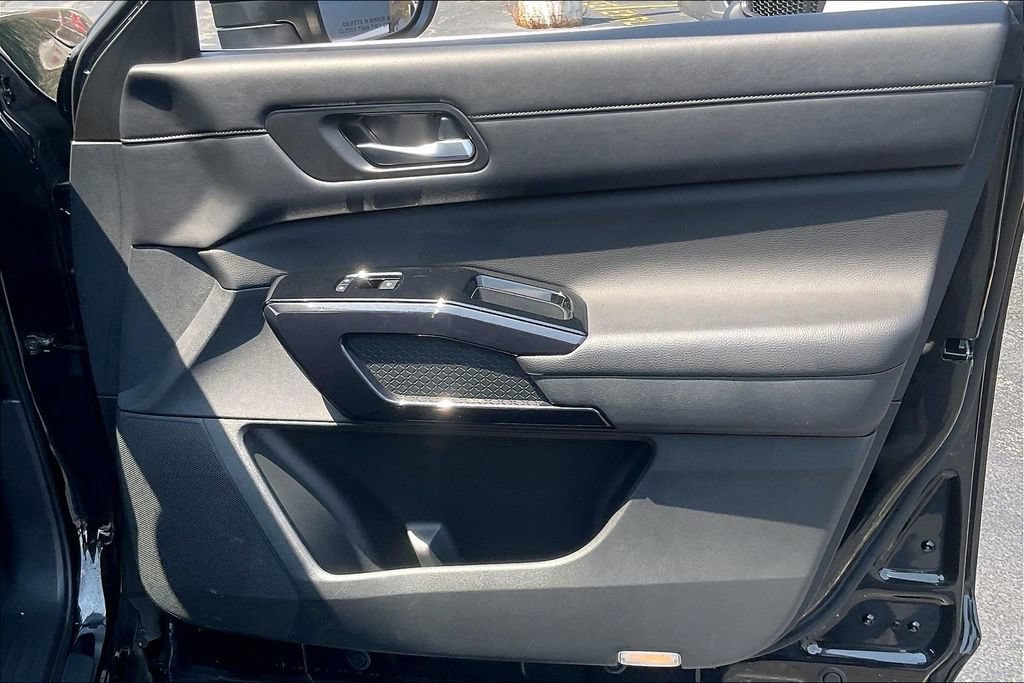 Used 2022 Nissan Pathfinder SV FWD image 23