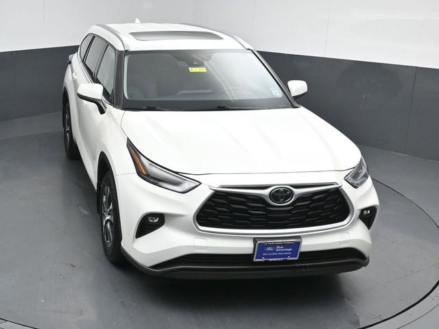 Used 2021 Toyota Highlander XLE AWD/4WD image 46