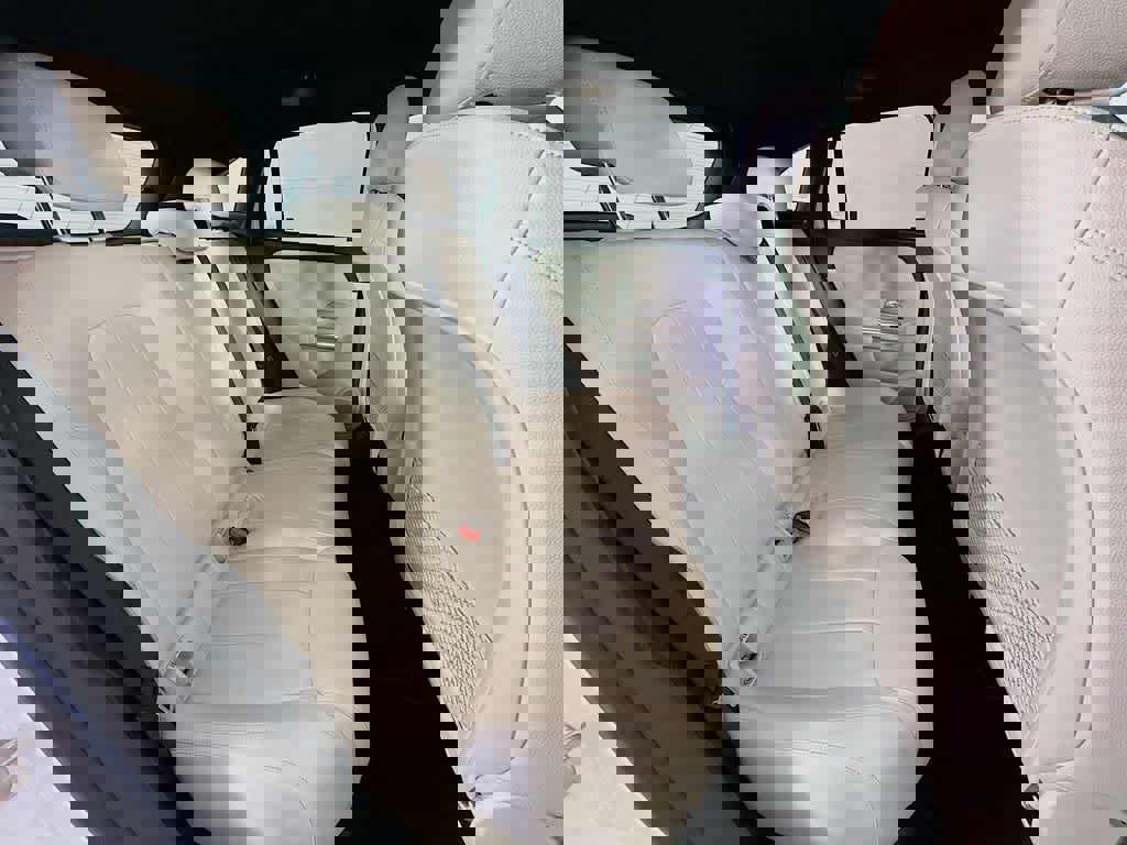 Used 2025 Mercedes-Benz GLA 250 4MATIC image 31