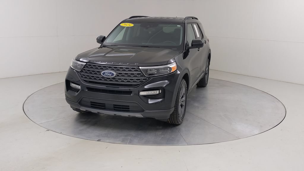 Certified 2024 Ford Explorer XLT w/ Equipment Group 202A AWD/4WD image 9