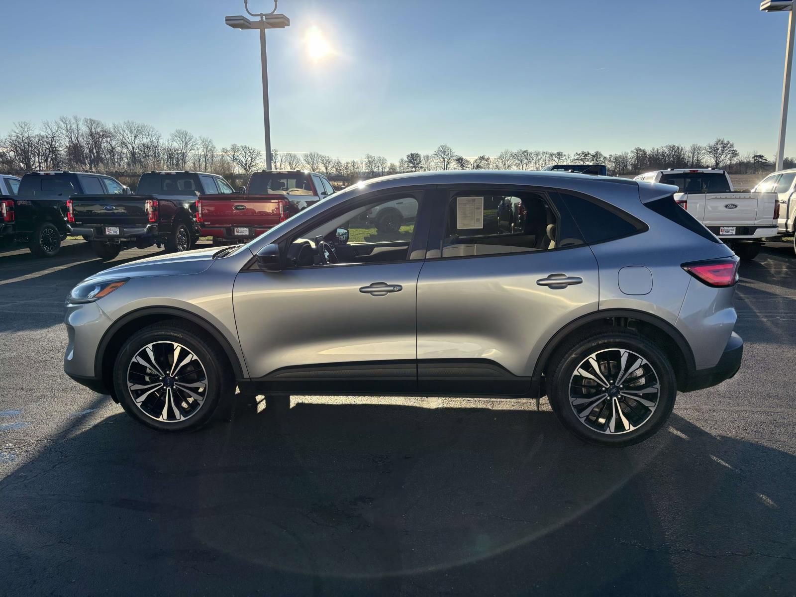 Certified 2022 Ford Escape SE w/ SE Sport Appearance Package image 5