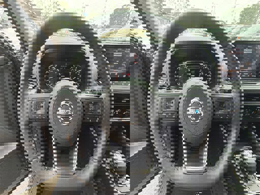 Used 2024 Nissan Rogue SV w/ SV Premium Package image 22