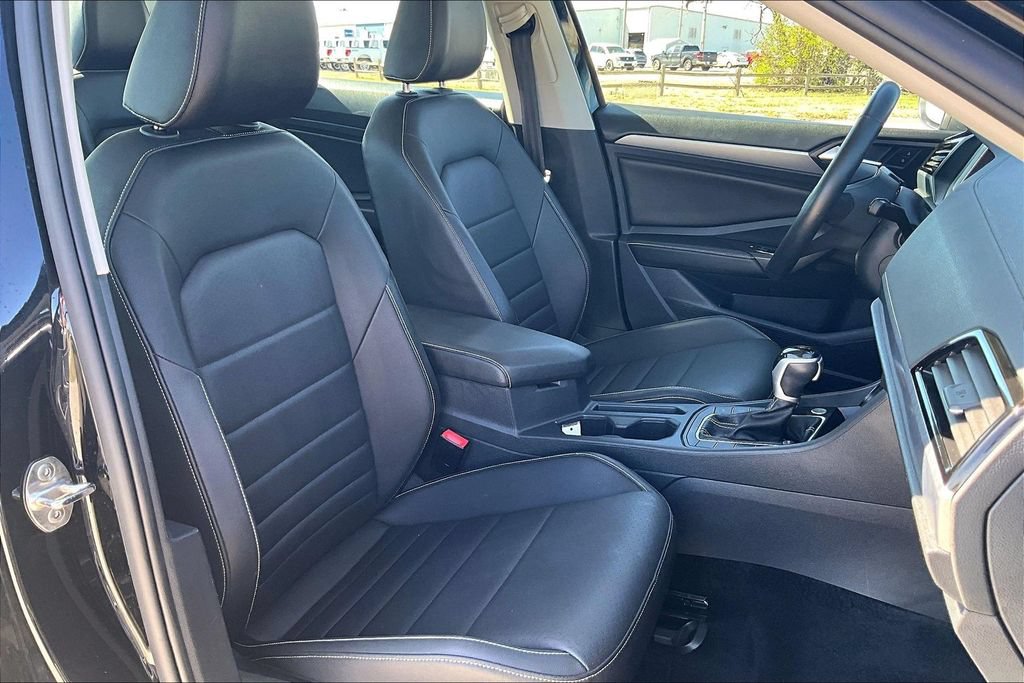 Used 2024 Volkswagen Jetta SE FWD image 7