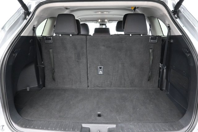Used 2025 Toyota Highlander LE FWD image 25