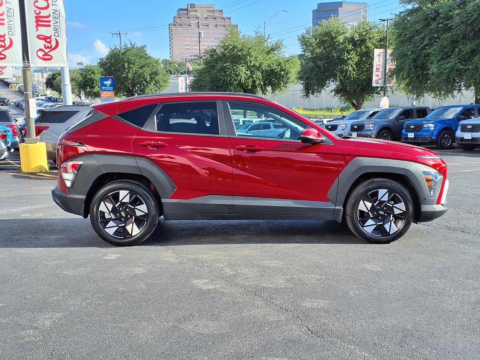Used 2025 Hyundai Kona SEL FWD image 5