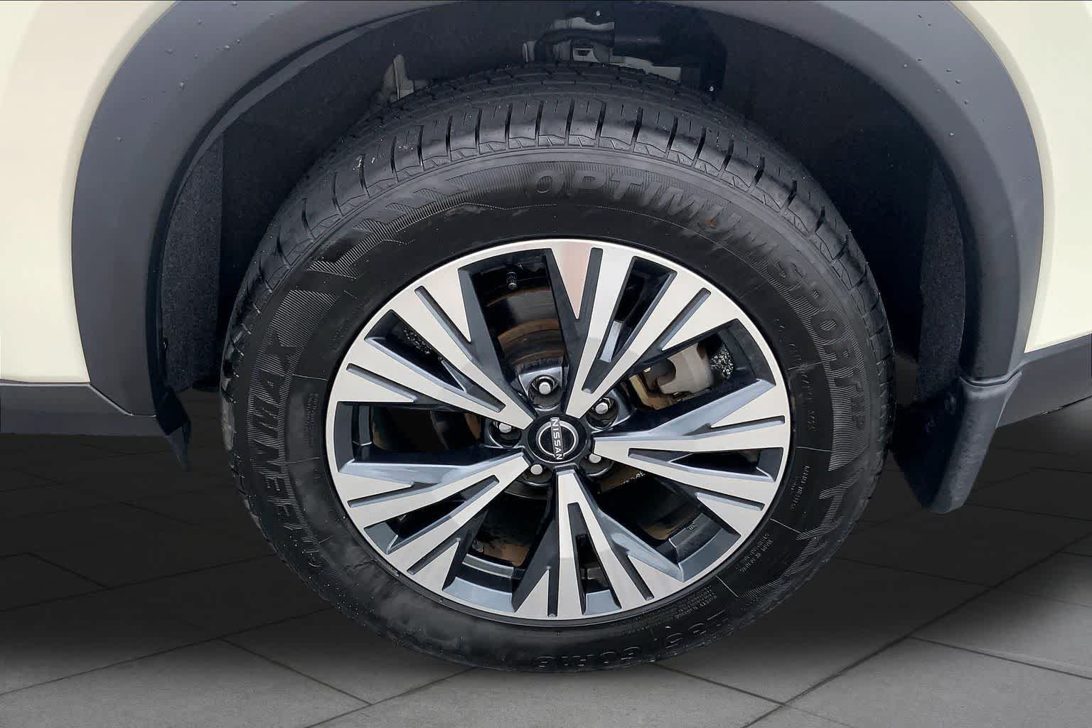 Used 2023 Nissan Rogue SV AWD/4WD image 10