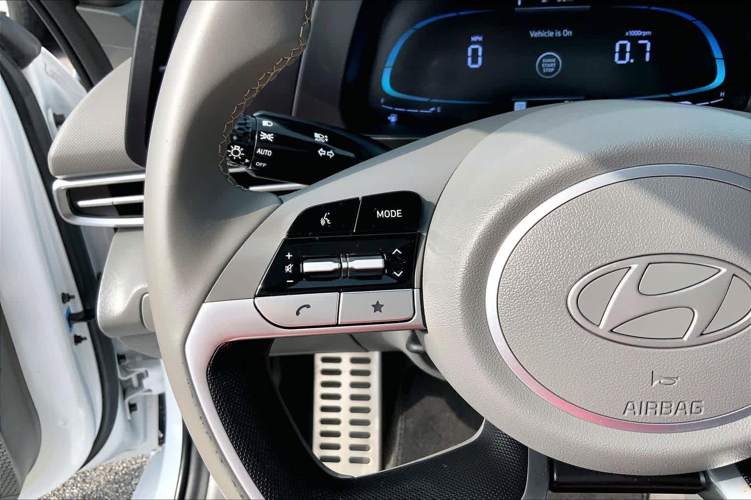 Used 2025 Hyundai Elantra Sport FWD image 19