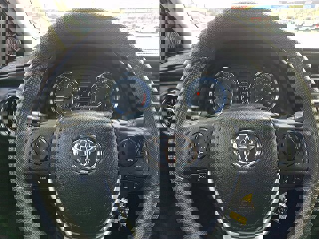 Used 2019 Toyota Corolla LE FWD image 19