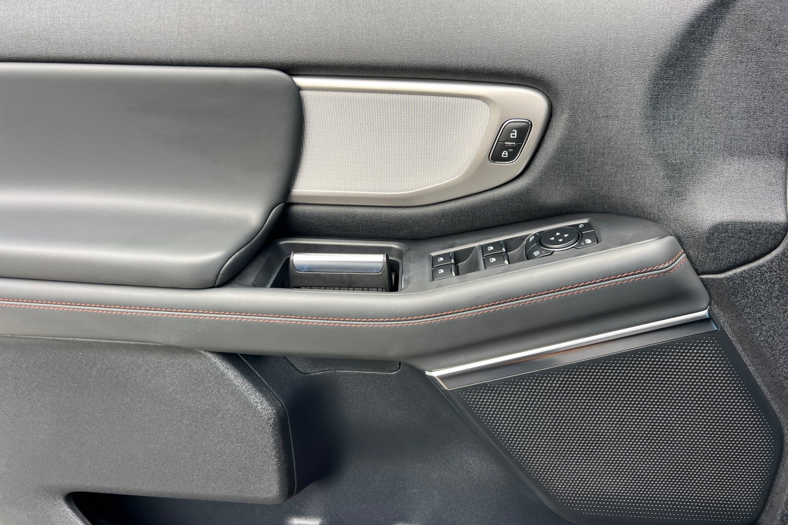 Certified 2025 Ford Expedition Active AWD/4WD image 13