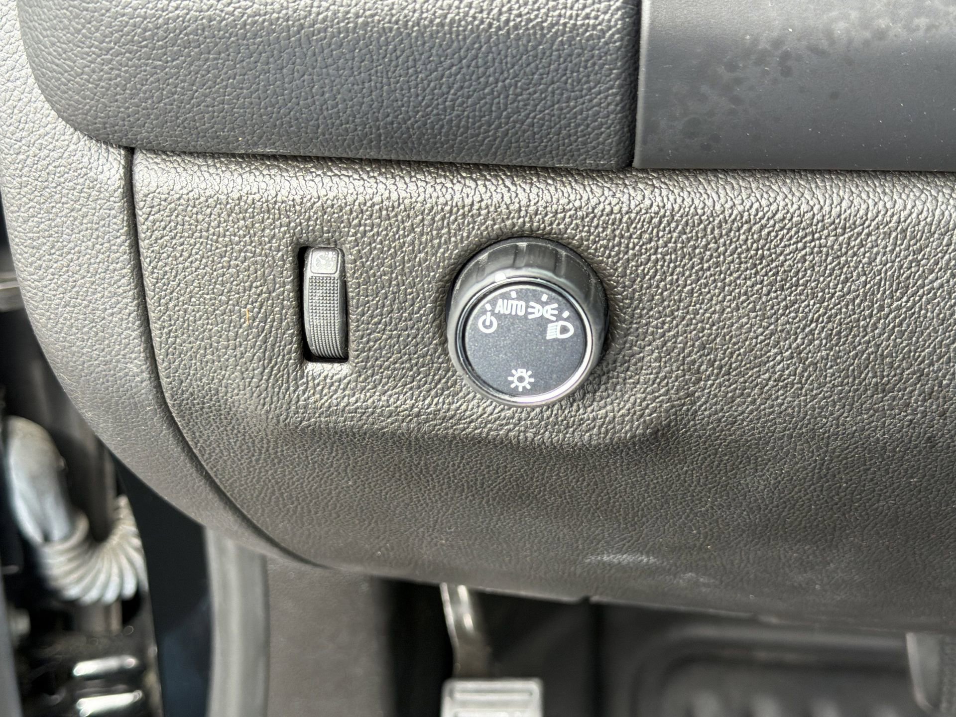 Used 2022 Chevrolet Colorado LT w/ Fleet Safety Package image 18