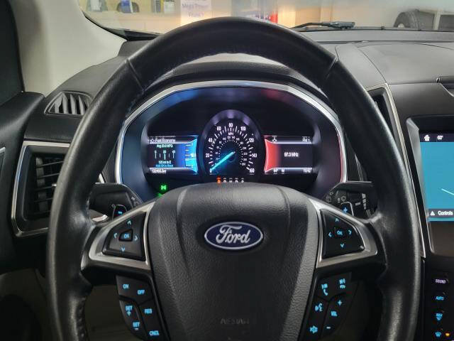 Certified 2018 Ford Edge Titanium w/ Technology Package AWD/4WD image 12