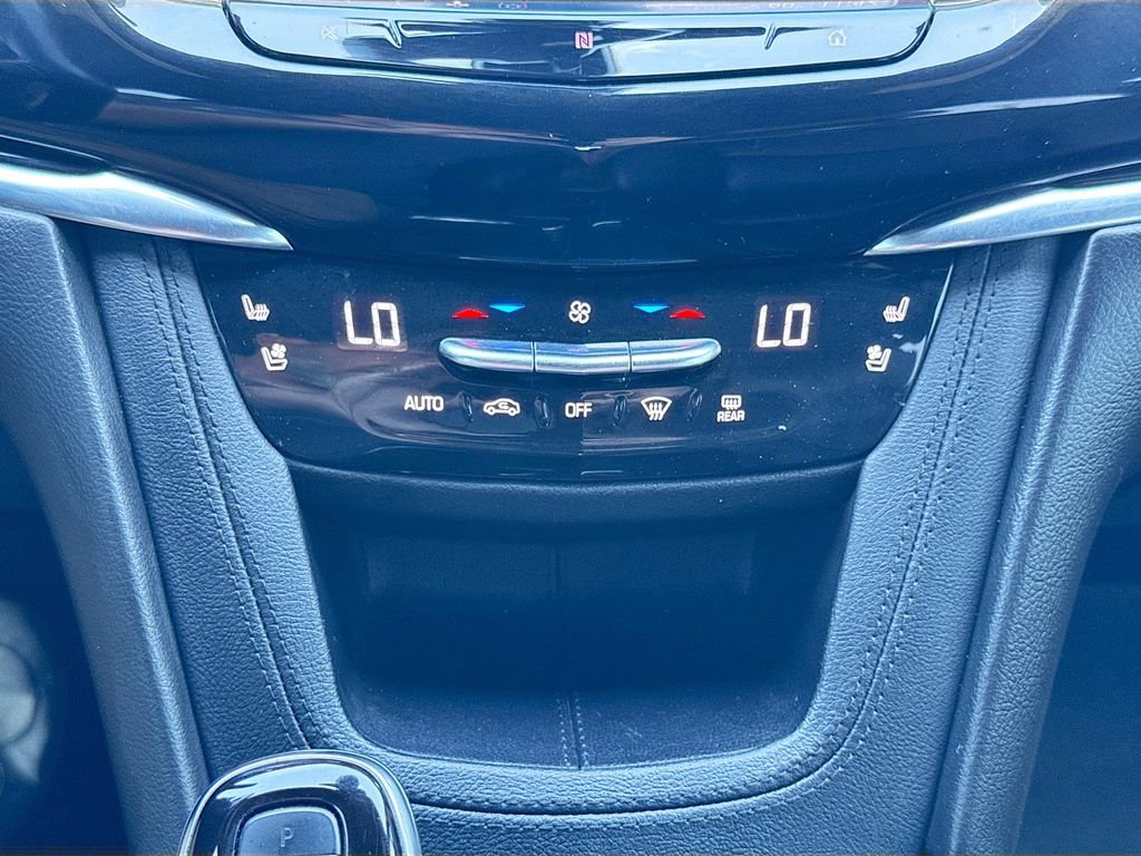 Used 2020 Cadillac XT6 Premium Luxury FWD image 18