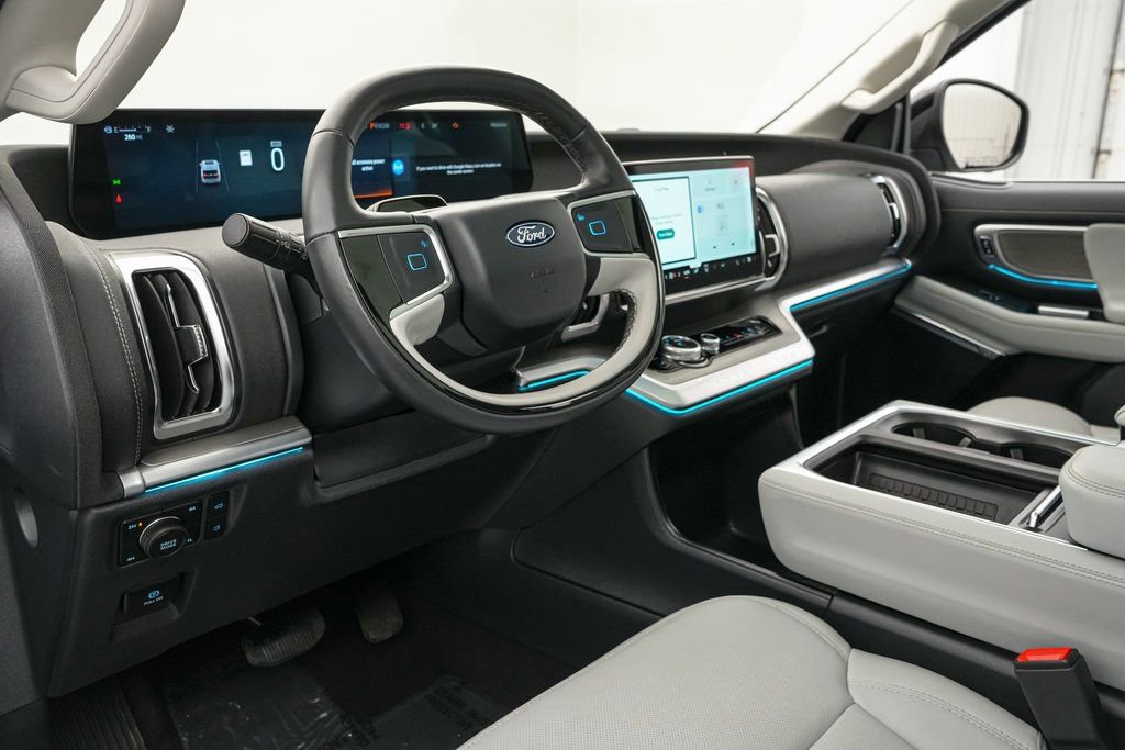 Certified 2025 Ford Expedition Platinum image 13