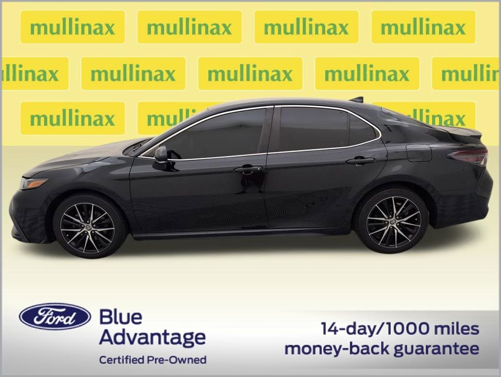 Used 2023 Toyota Camry SE image 2