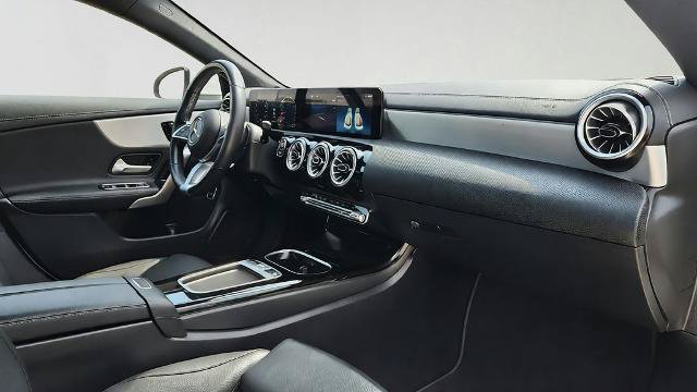 Used 2025 Mercedes-Benz CLA 250 image 31
