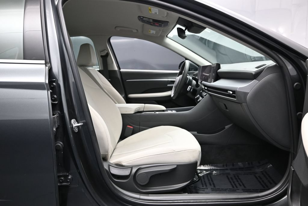 Used 2025 Hyundai Sonata SEL FWD image 21