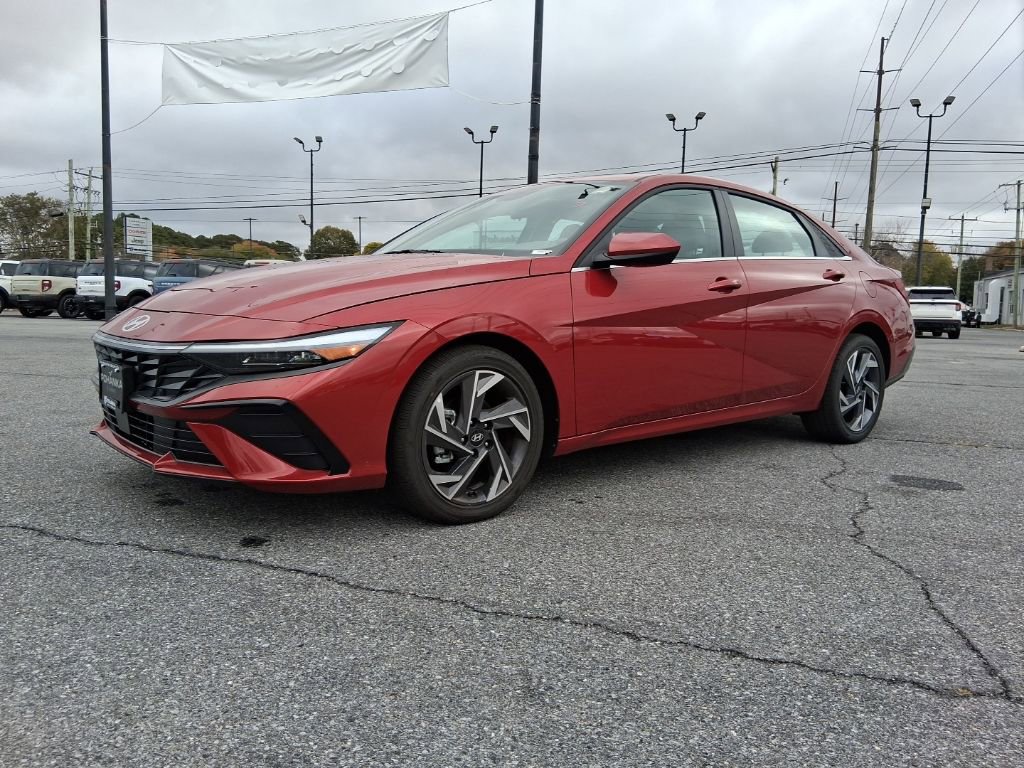 Used 2025 Hyundai Elantra SEL