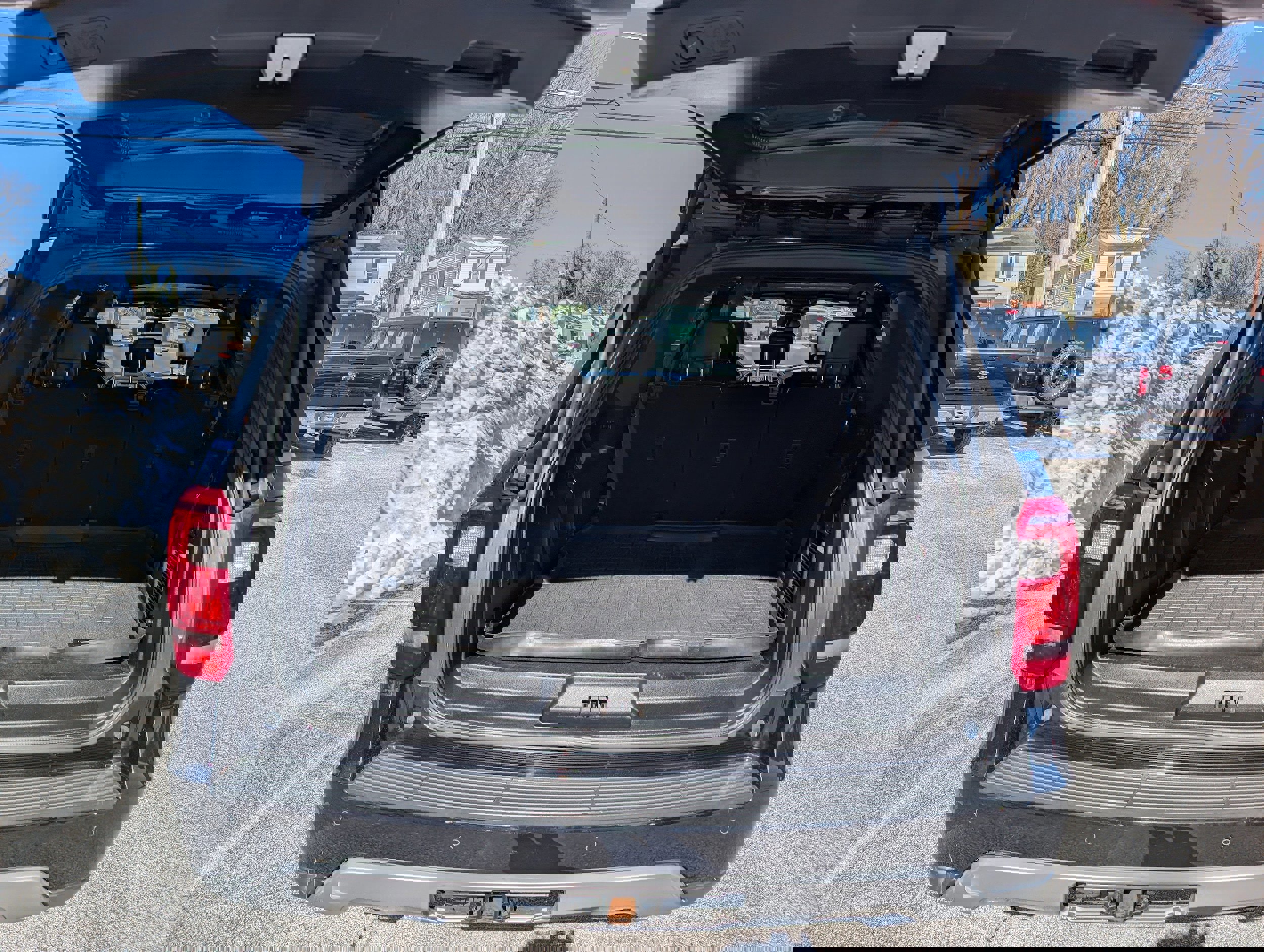 Certified 2020 Ford Expedition XLT w/ Equipment Group 202A image 14