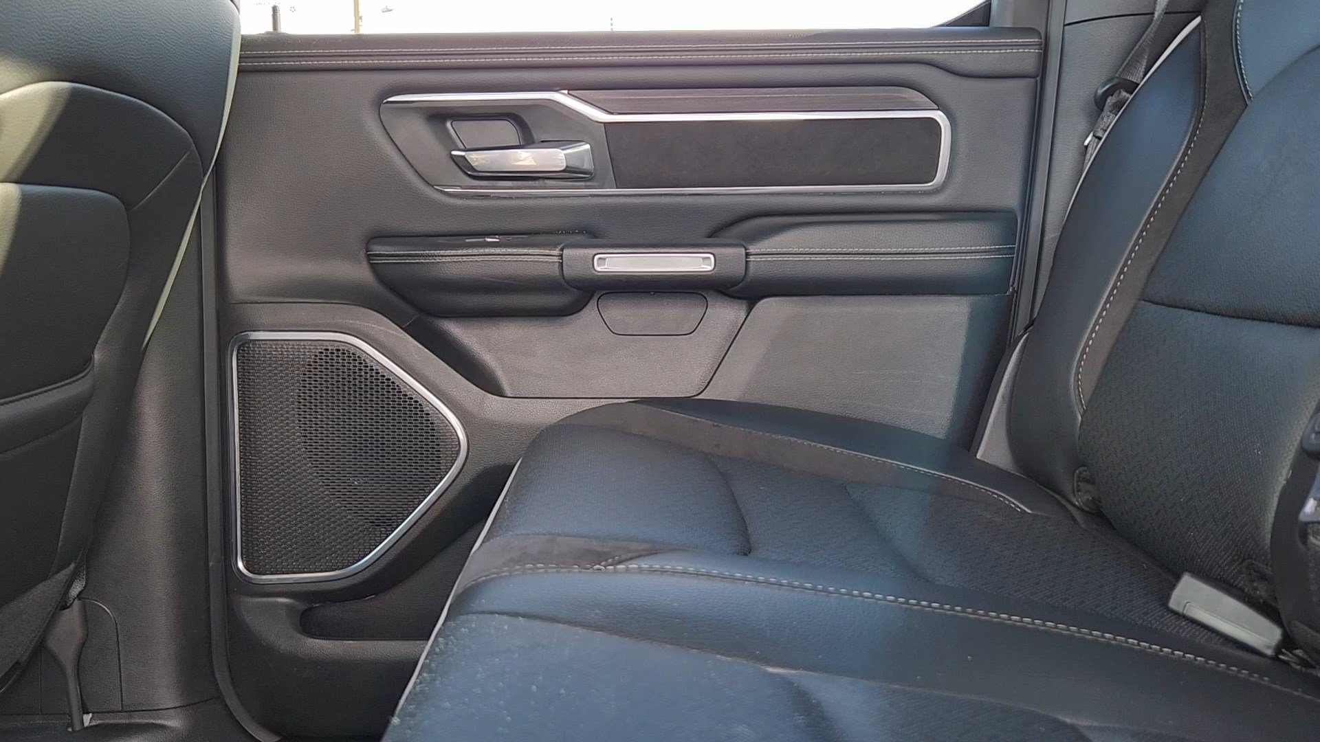 Used 2025 RAM 1500 Laramie AWD/4WD image 16