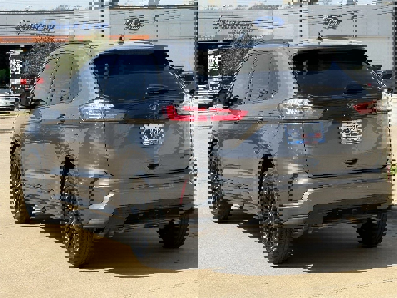 Certified 2022 Ford Edge SE w/ Black Appearance Package image 4