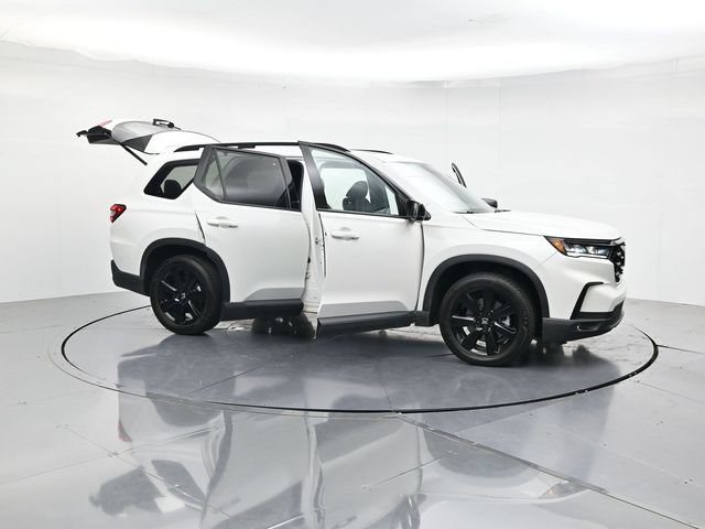 Used 2025 Honda Pilot Black Edition image 54