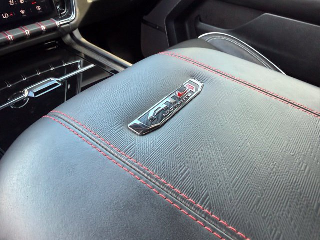 Used 2025 GMC Yukon AT4 Ultimate AWD/4WD image 27