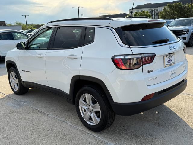 Used 2022 Jeep Compass Latitude w/ Sun and Sound Group AWD/4WD image 3